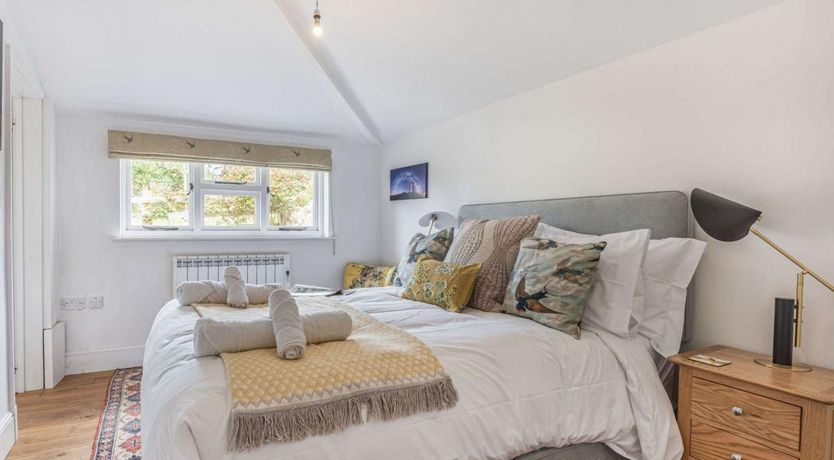 Photo of 1 Bed in Chale Green