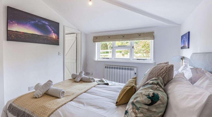 Photo of 1 Bed in Chale Green