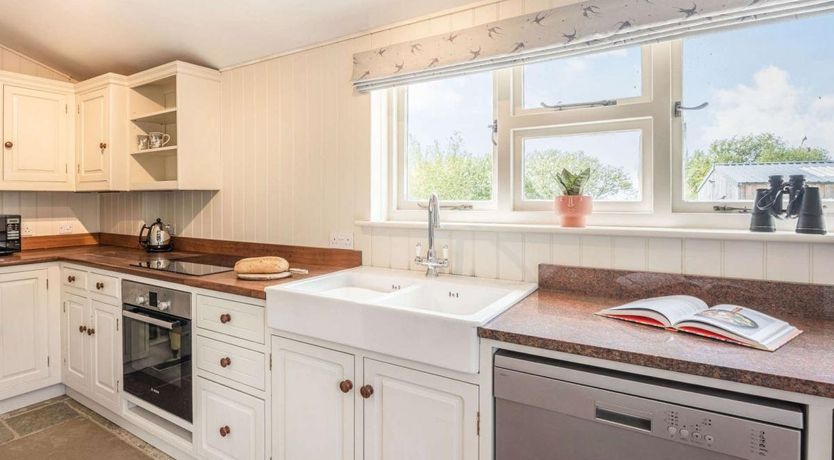 Photo of 1 Bed in Chale Green