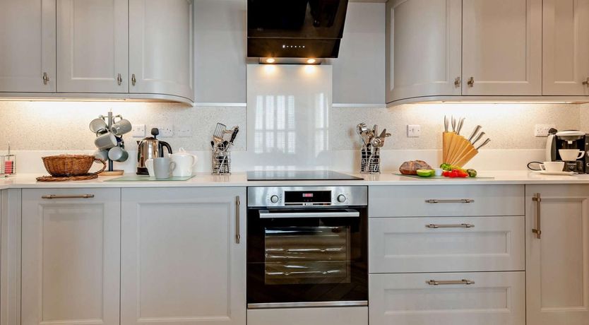 Photo of 2 Bed in Tenby