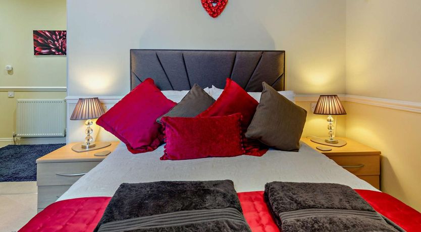 Photo of 2 Bed in Tenby