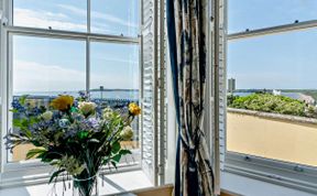 Photo of 2 Bed in Tenby