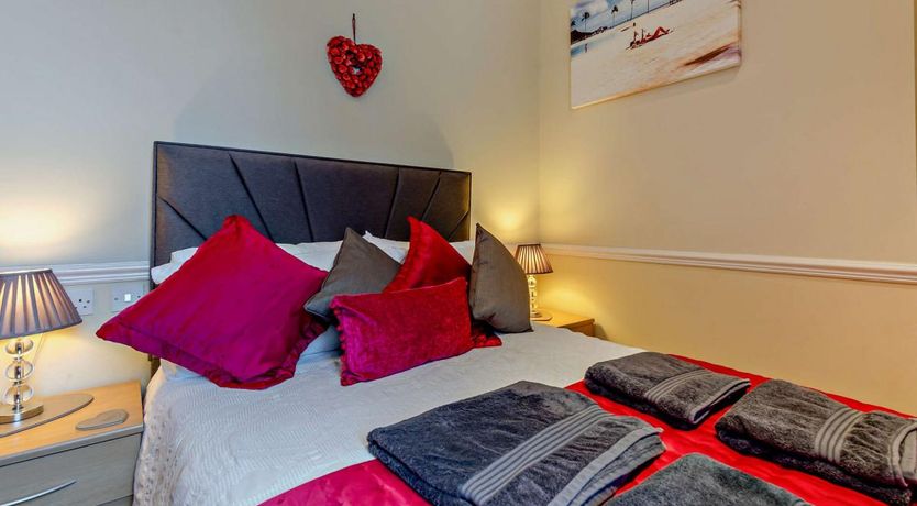 Photo of 2 Bed in Tenby