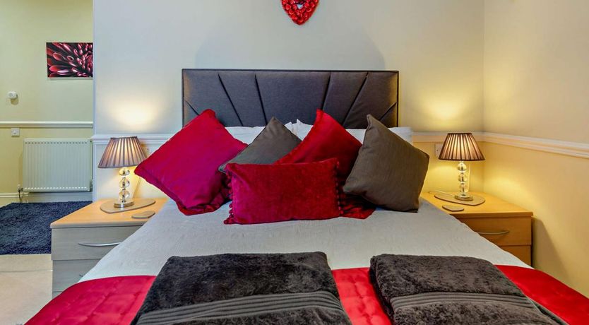 Photo of 2 Bed in Tenby