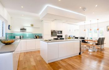 in Milford On Sea (86391) Holiday Home