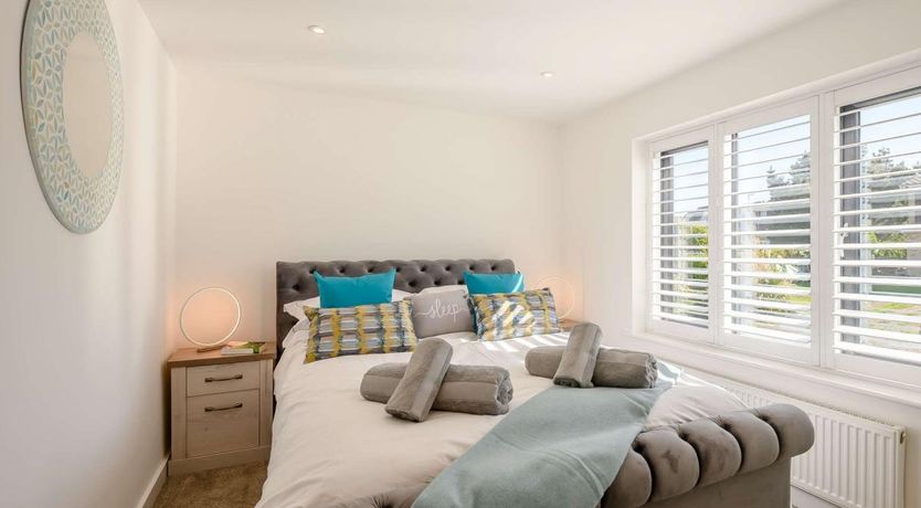 Photo of 4 Bed in Milford on Sea