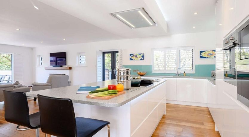 Photo of 4 Bed in Milford on Sea