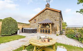 Photo of 4 Bed in Holywell