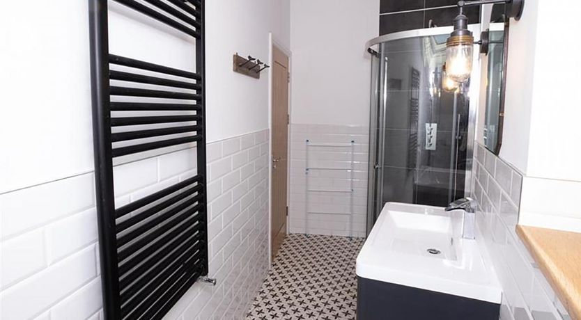 Photo of 1 Bed in Tenby