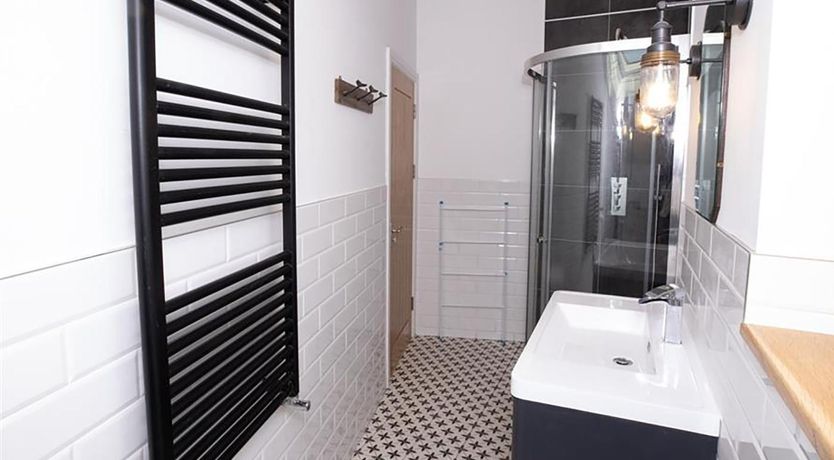 Photo of 1 Bed in Tenby