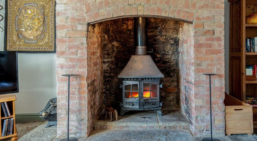 Photo of 4 Bed in Gillingham