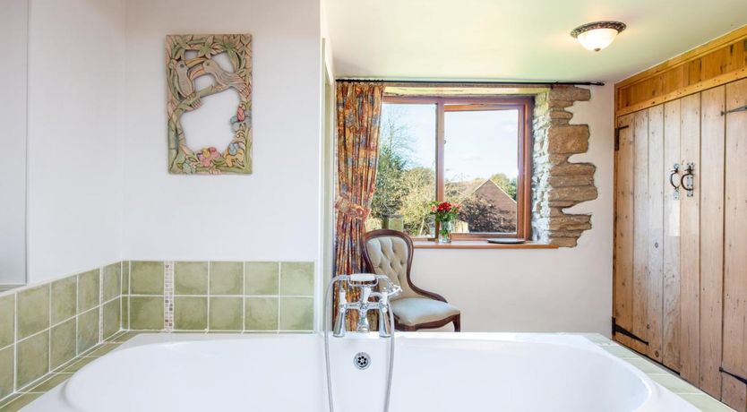 Photo of 4 Bed in Gillingham