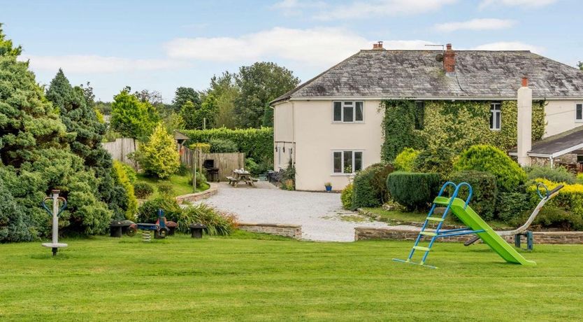 Photo of 8 Bed in Woolsery