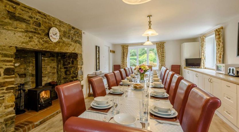 Photo of 8 Bed in Woolsery