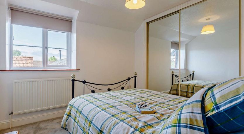 Photo of 3 Bed in Haselbury Plucknett