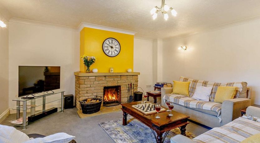 Photo of 3 Bed in Haselbury Plucknett