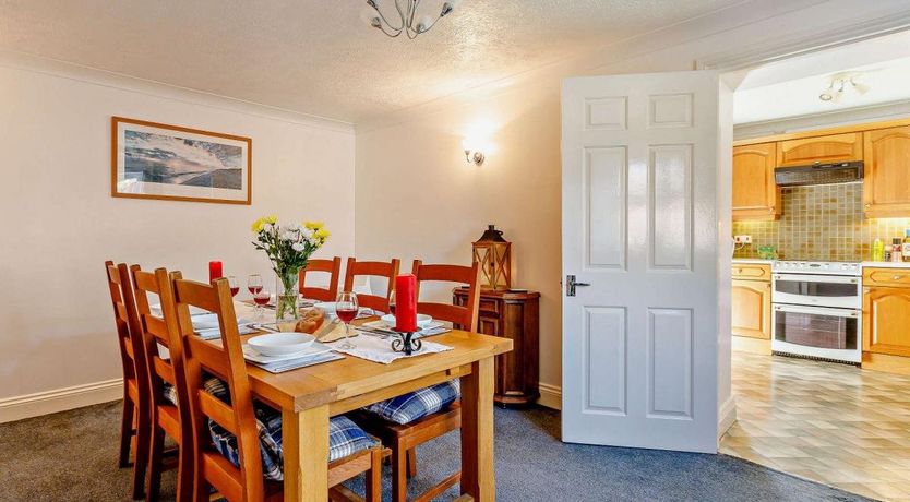 Photo of 3 Bed in Haselbury Plucknett