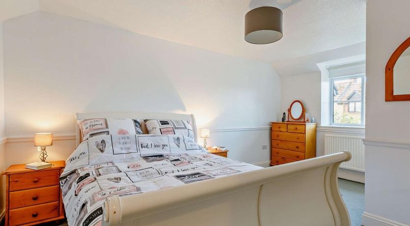 Photo of 3 Bed in Haselbury Plucknett