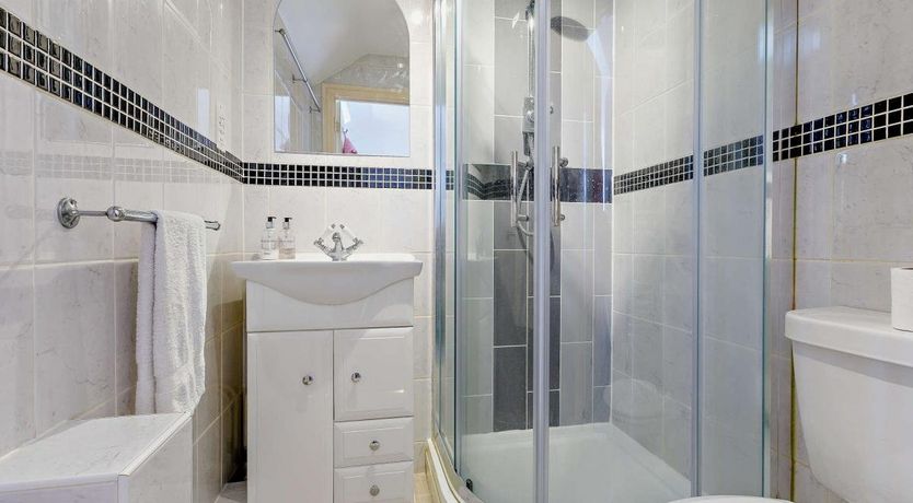 Photo of 3 Bed in Haselbury Plucknett