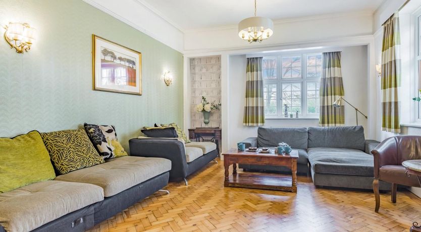 Photo of 4 Bed in Minehead