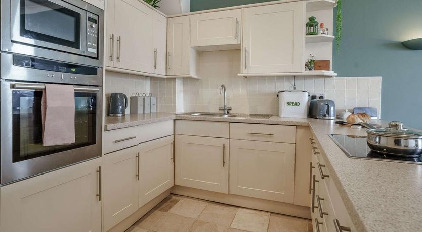 Photo of 3 Bed in Tenby