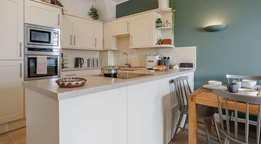 Photo of 3 Bed in Tenby