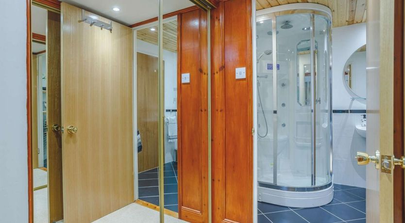 Photo of 5 Bed in Fearnan