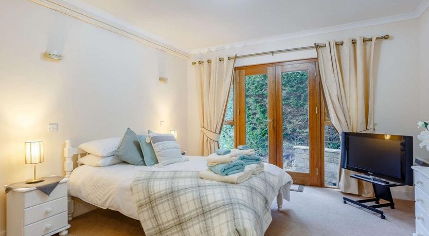 Photo of 5 Bed in Fearnan