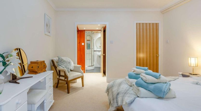 Photo of 5 Bed in Fearnan