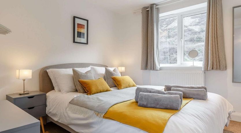 Photo of 2 Bed in Porthtowan