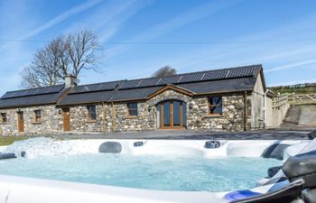 There's a Light in the Dark Holiday Cottage
