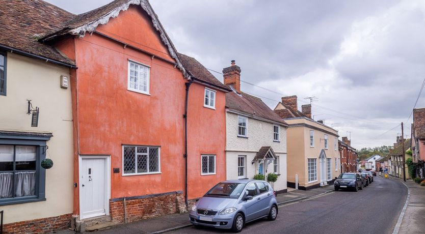 Photo of Ruffle Collar