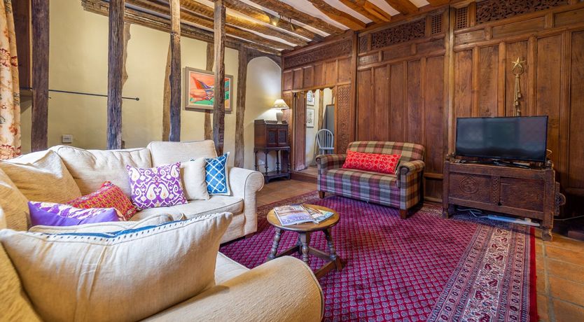 Photo of Ruffle Collar