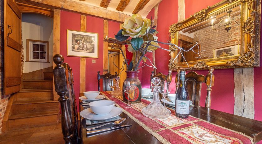 Photo of Ruffle Collar