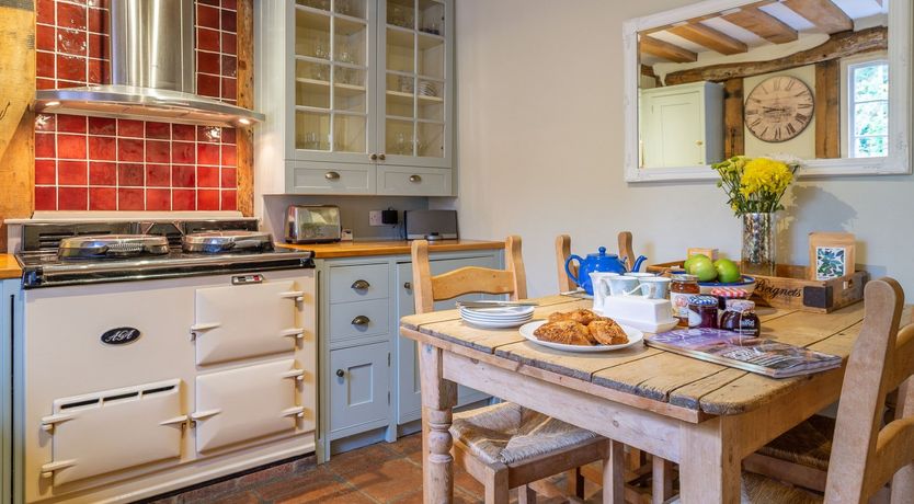 Photo of Ruffle Collar