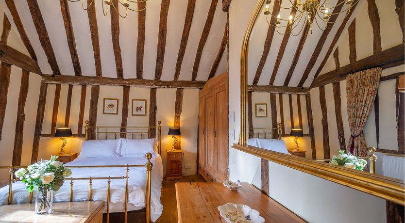 Photo of Ruffle Collar