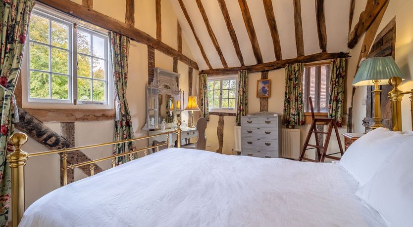 Photo of Ruffle Collar