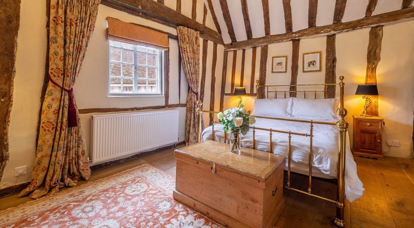 Photo of Ruffle Collar