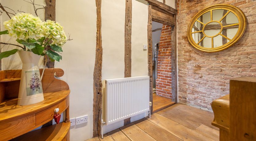 Photo of Ruffle Collar