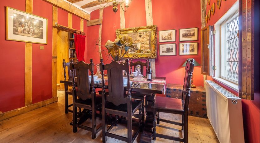 Photo of Ruffle Collar