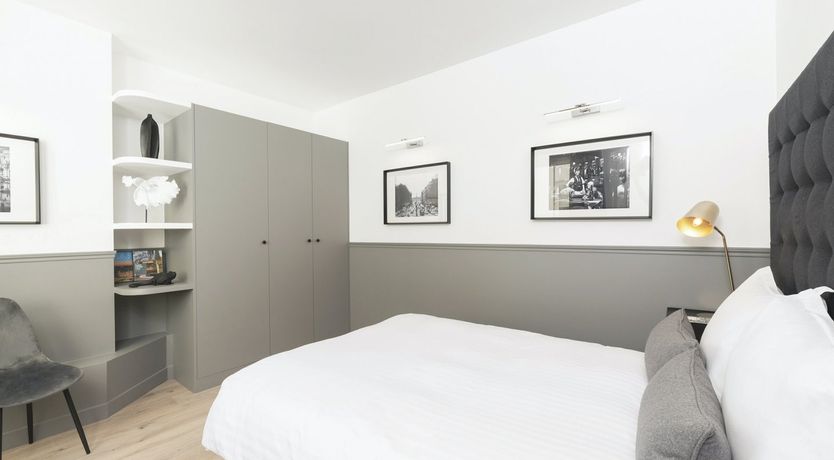 Photo of Les Philosophes