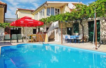 Mali Ive Holiday Home