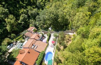 Karin Holiday Home