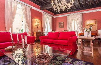 Spanish Steps Top Location Apartment