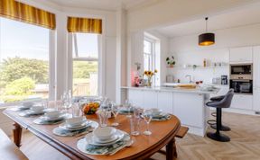 Photo of 6 Bed in Ilfracombe