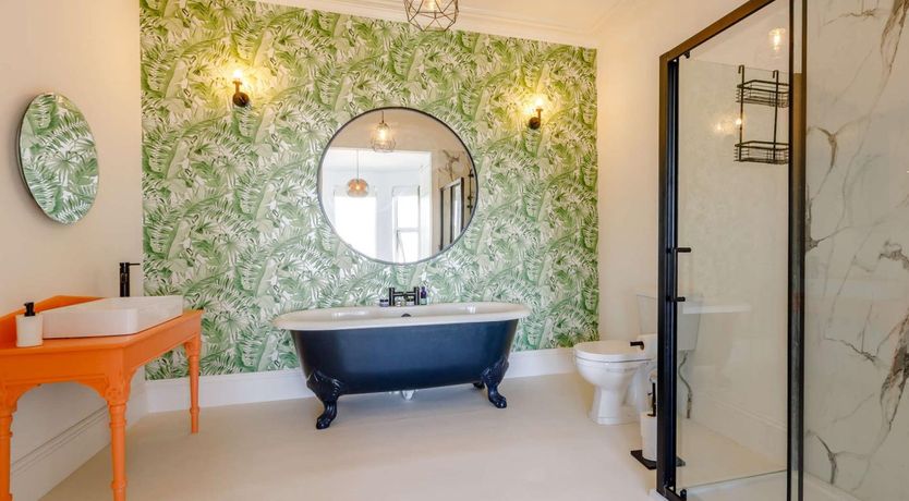 Photo of 6 Bed in Ilfracombe