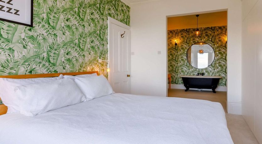 Photo of 6 Bed in Ilfracombe