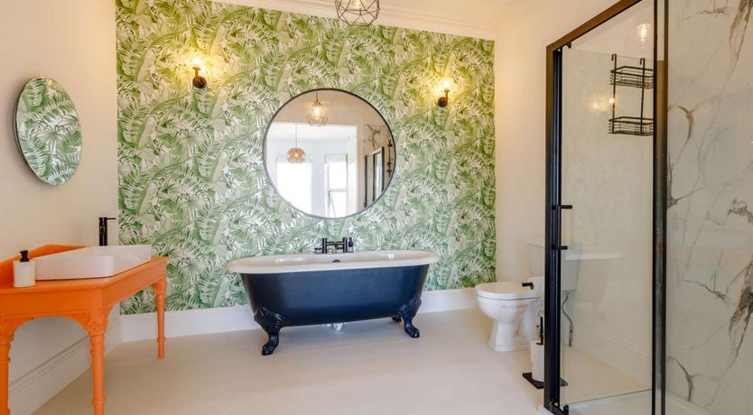 Photo of 6 Bed in Ilfracombe