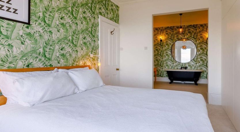 Photo of 6 Bed in Ilfracombe