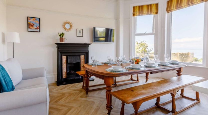 Photo of 6 Bed in Ilfracombe